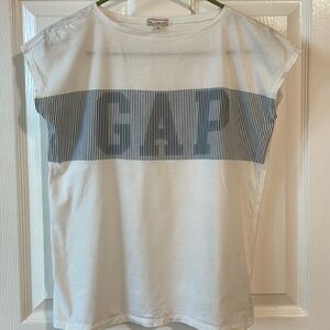 🧡 3 For $12 Bundle Sale 🧡 Gap Summer Shirt